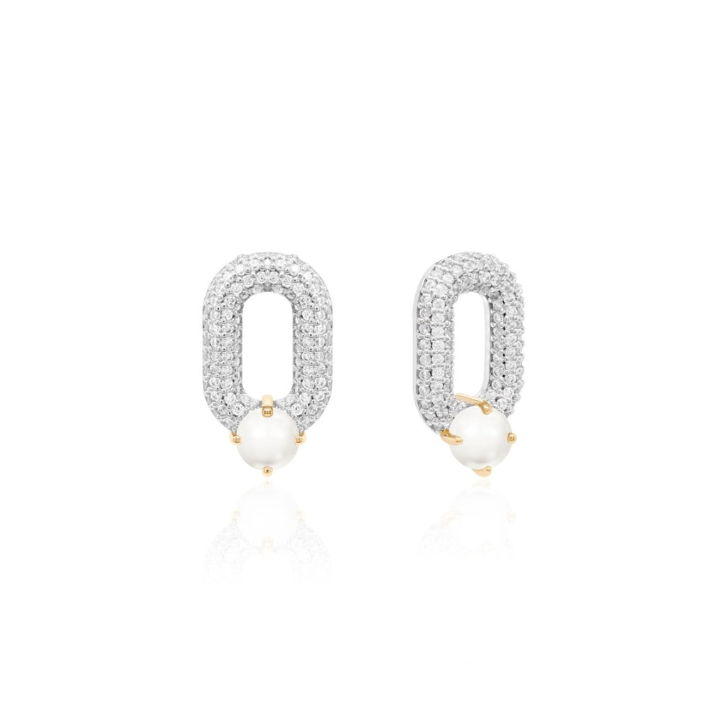 Oval drop link with a pearl