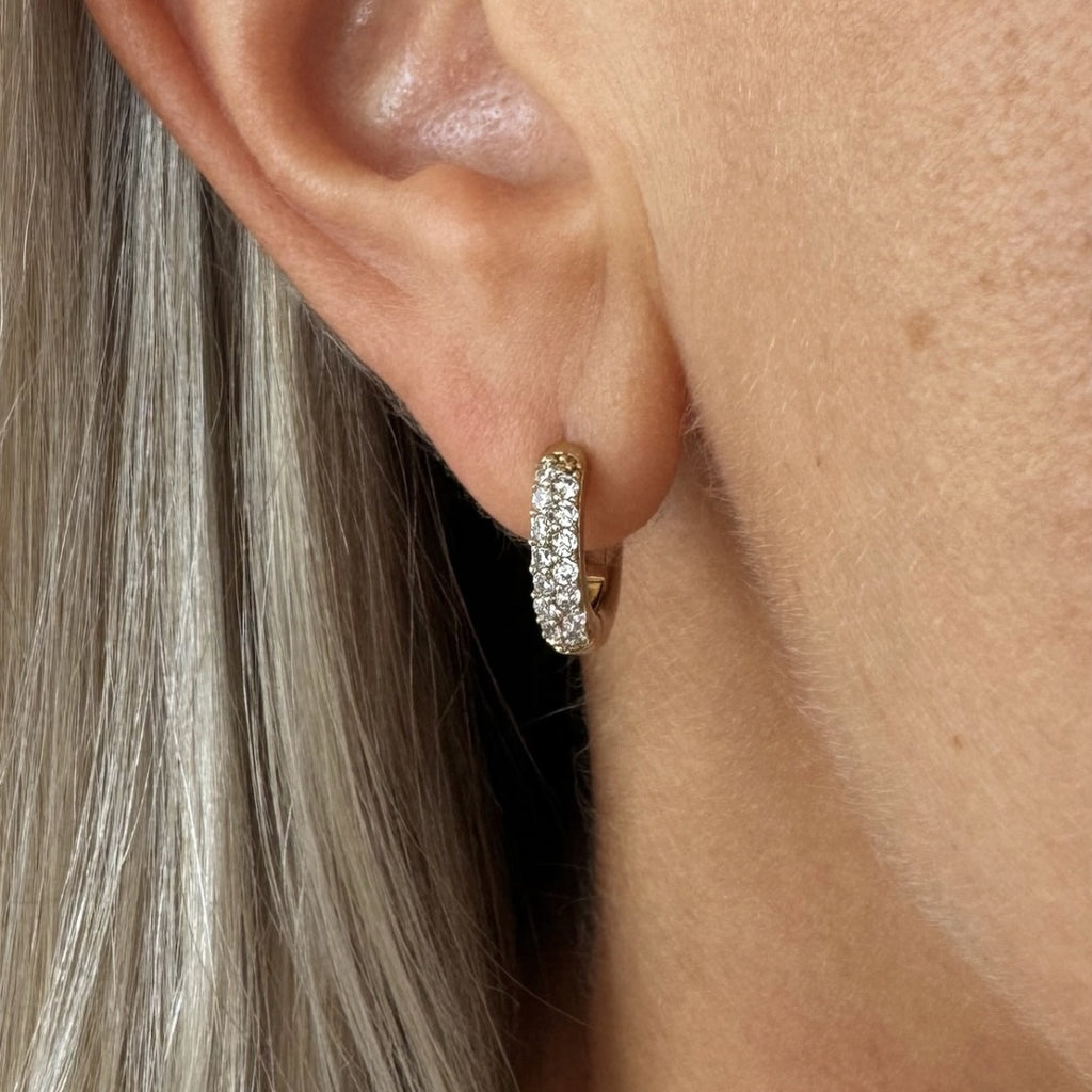 Round sparkling base earrings in gold