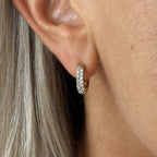 Round sparkling base earrings in gold