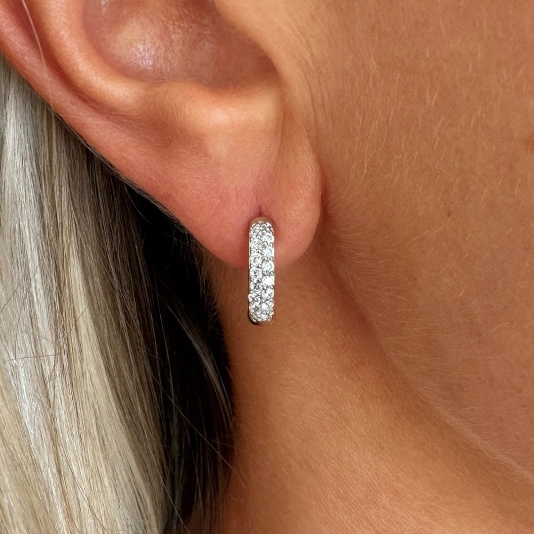 Round sparkling base earrings in silver