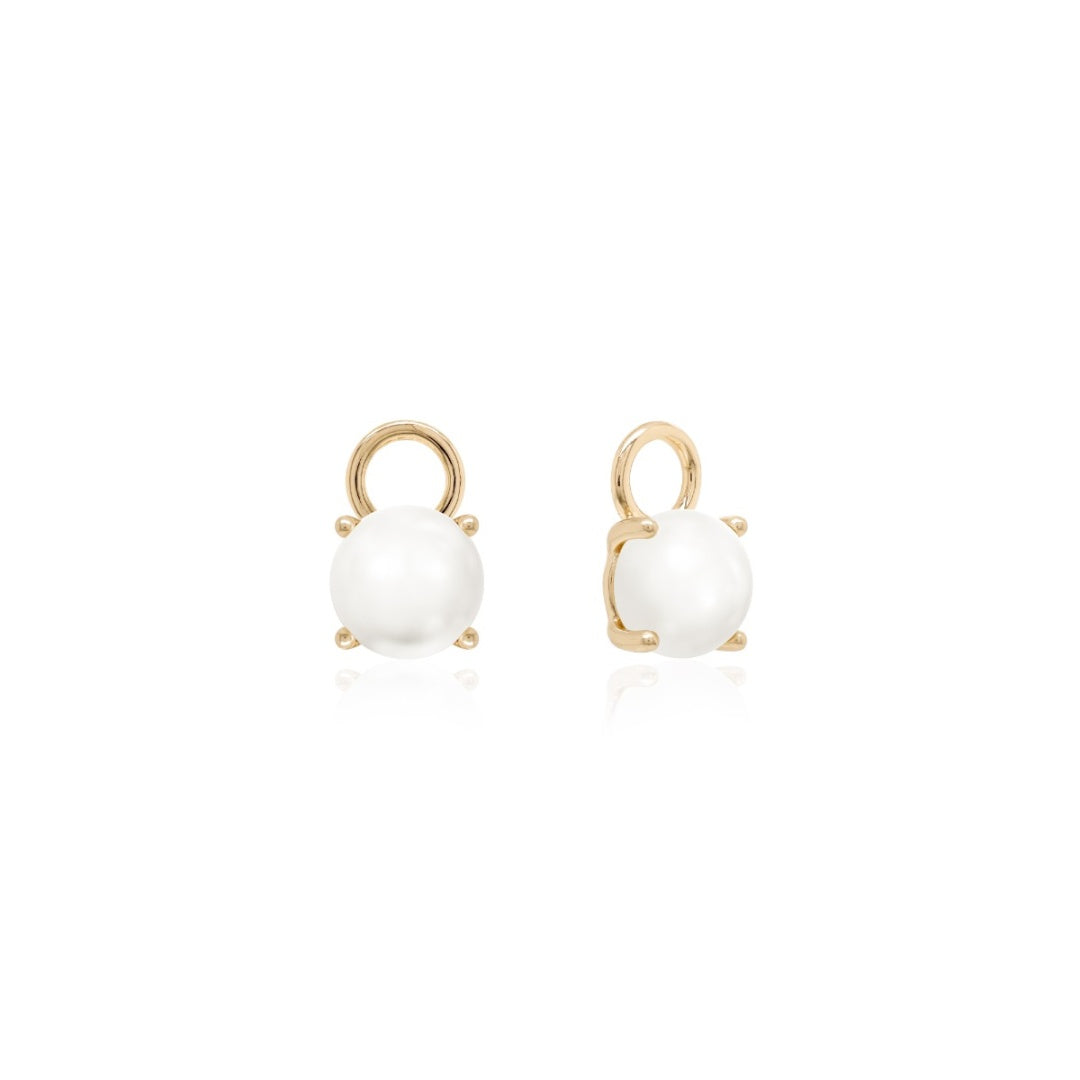 Classic freshwater pearl charms in gold 8mm